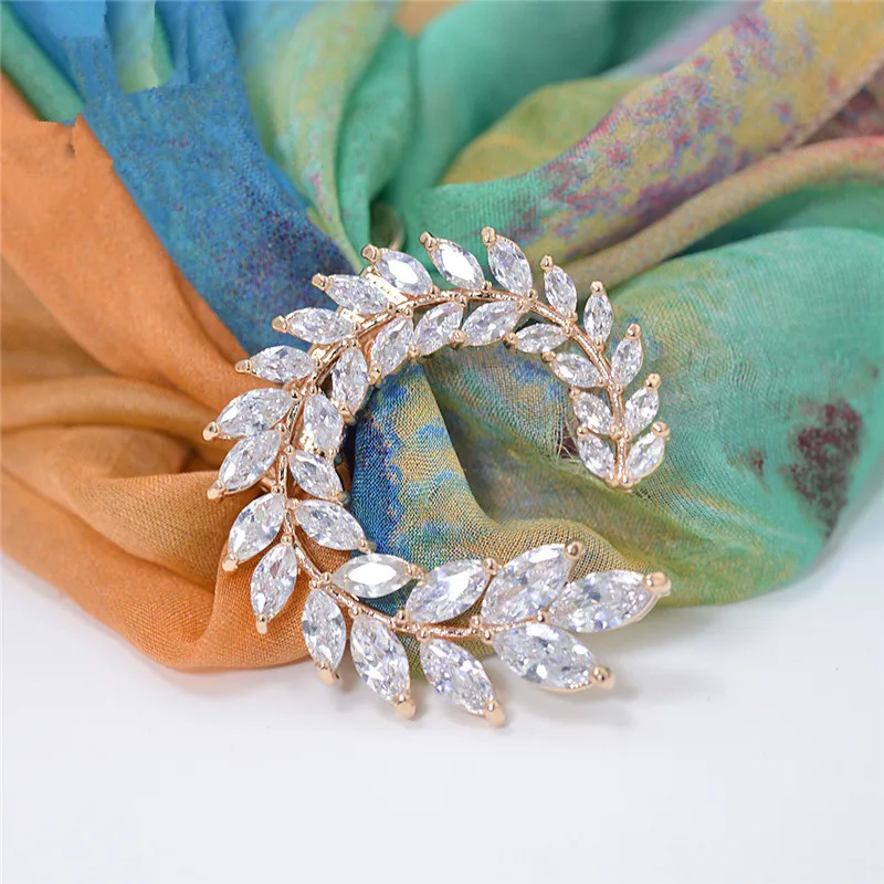 

RUNMEIFA New Silk Scarf Clip Buckle Alloy Leaf Pattern Silk Scarf Buckle Brooch Pins Jewelry Gift For Women Accessioties