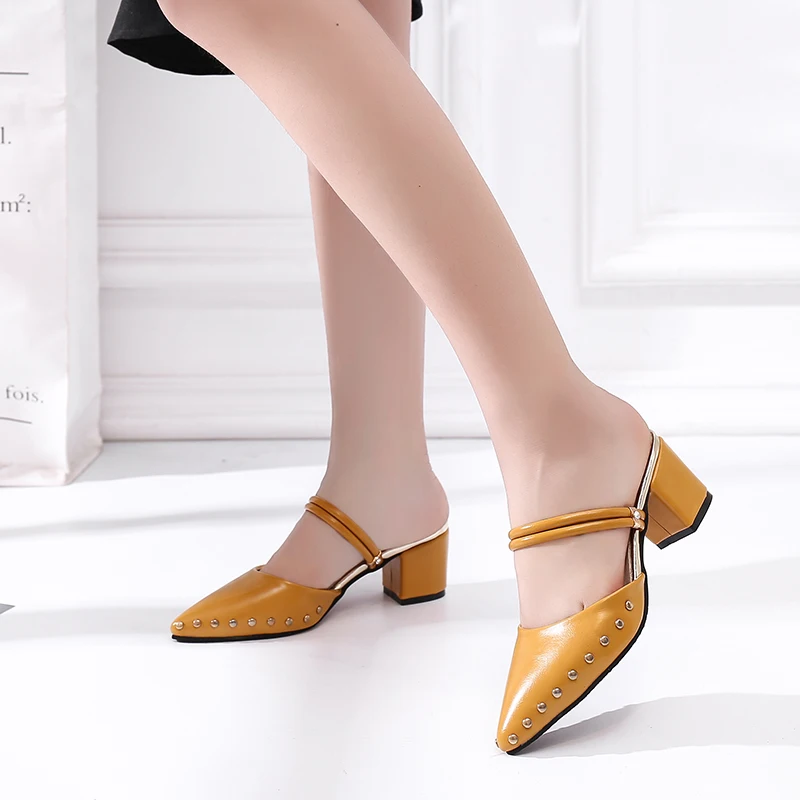 Большие размеры 35–43 Летние женские сандалии с заклепками Для женщин шлёпанцы для женщин острый носок и высокий каблук сандалии, женские тапочки в виде цветов; sandalia 6572