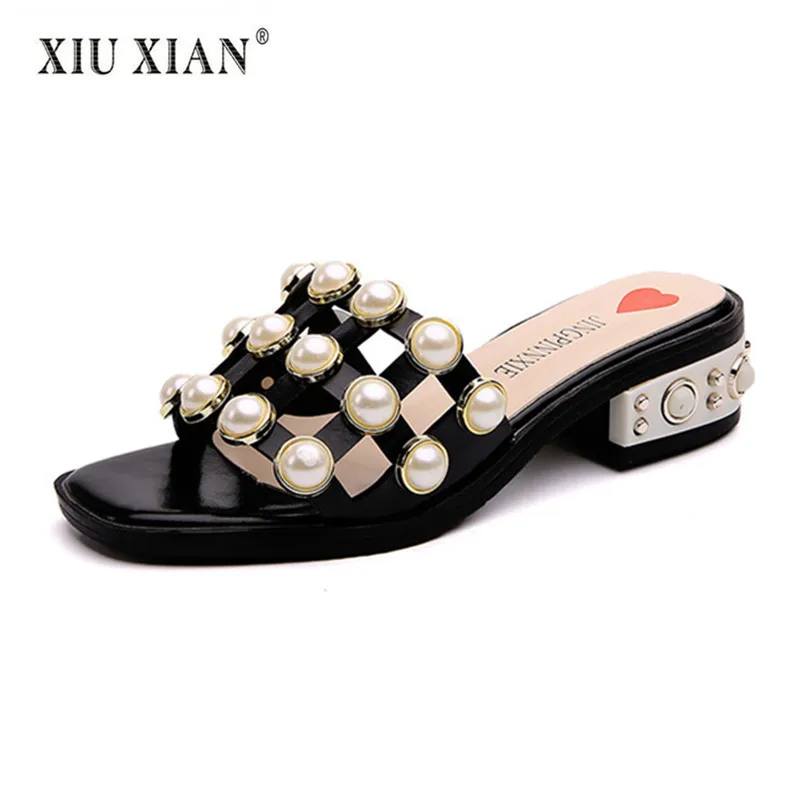 

2018 Fashion Summer Outside Thick Heel Women Slippers Sandals Luxury Pearls Slip on Comfort Slippers Casual Ladies Home Slippers