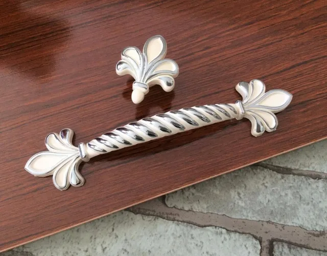 Chic Drawer Pulls Handles knobs White Silver fleur de Lis Dresser