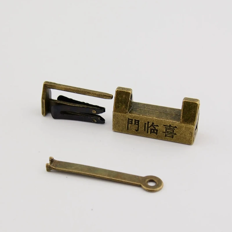 Wooden Box Padlock Vintage Antique Iron Chinese Old Zinc alloy Lock Retro Brass Jewelry Lock Cabinet + Key 3