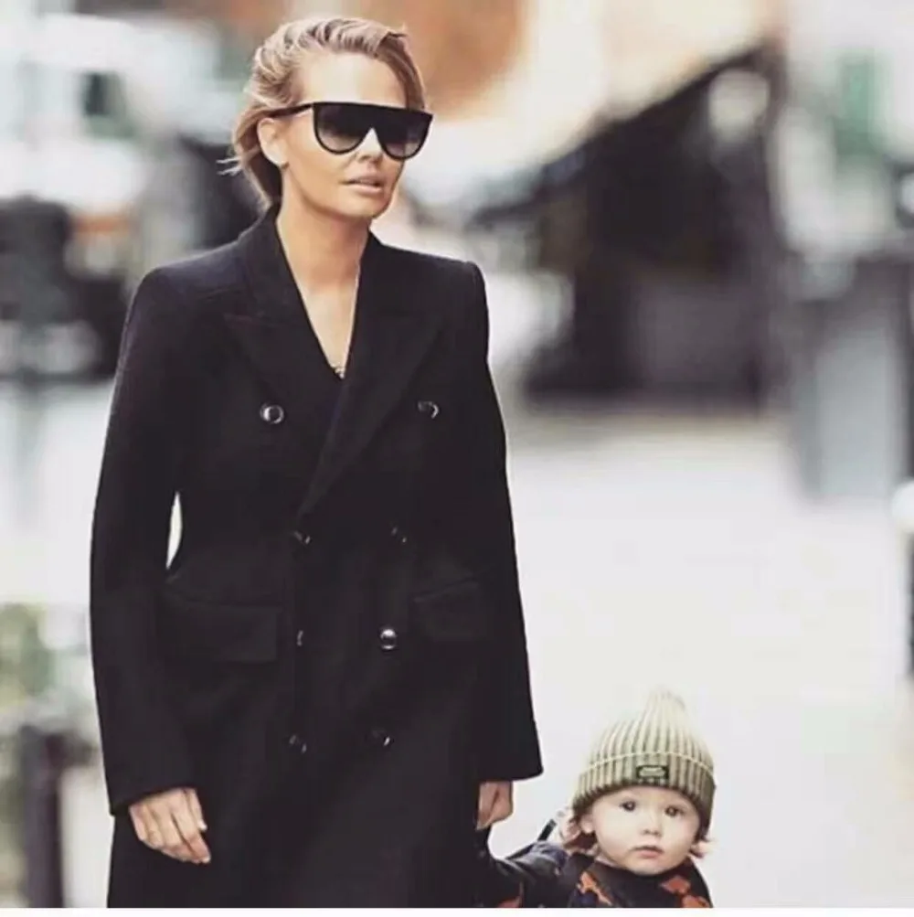 3887966000_440285037