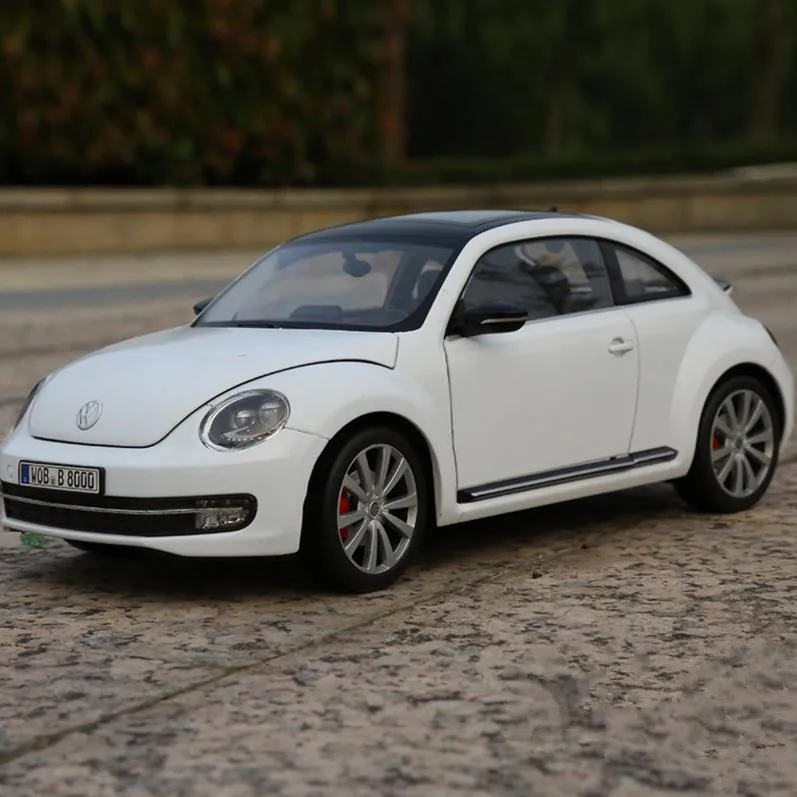 1:18 передовая игрушка из сплава, 2013 Volkswagen Новая коллекция Beetle Модель литья под давлением металлическая модель игрушечного автомобиля