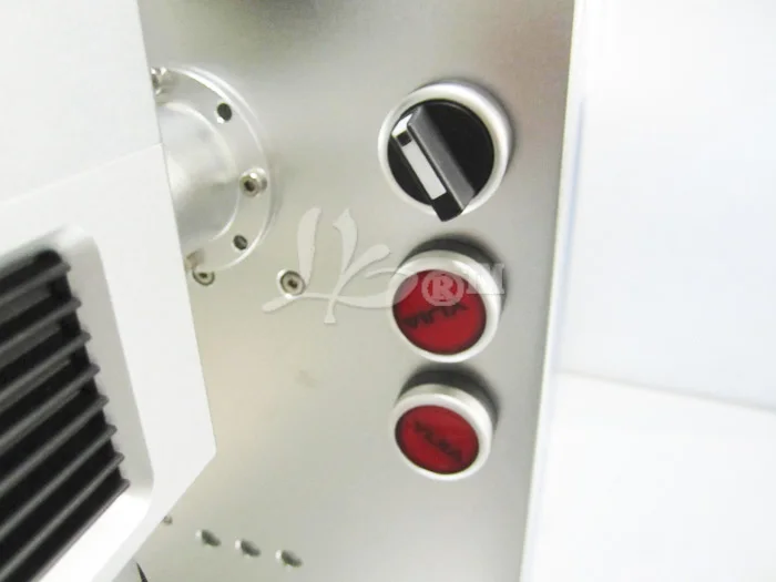 laser marking machine (20)