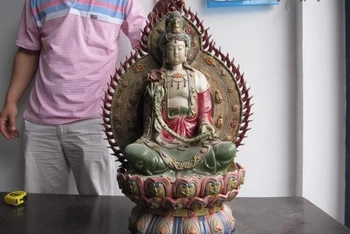 

Chinese WuCai porcelain lotus flower Bodhisattva Kwan-Yin Guan Yin Buddha Statue
