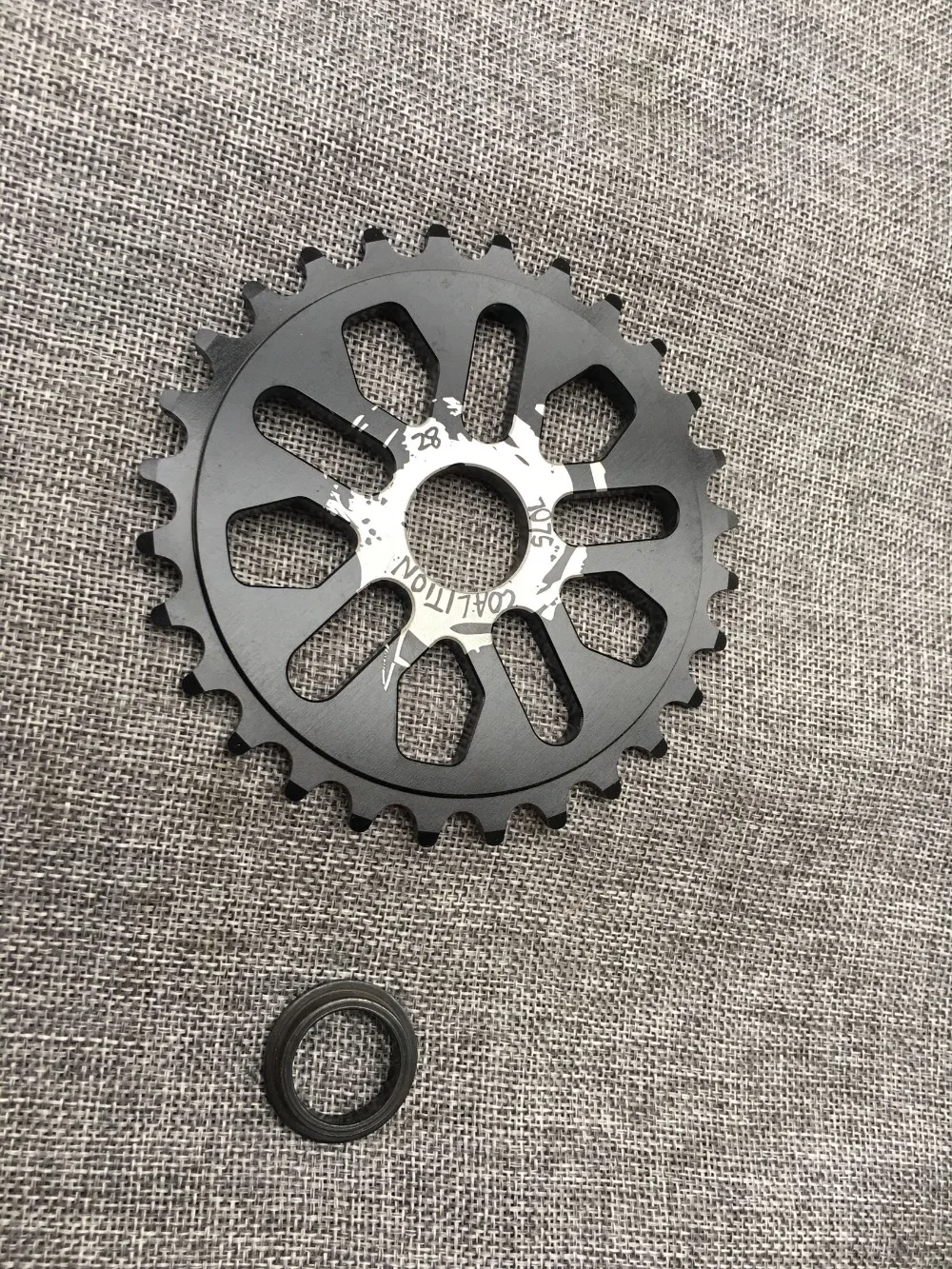 

Coalition bmx sprocket 28T full CNC 7075-T6 chainwheel bmx sprockets made in Taiwan a 19mm adapter included