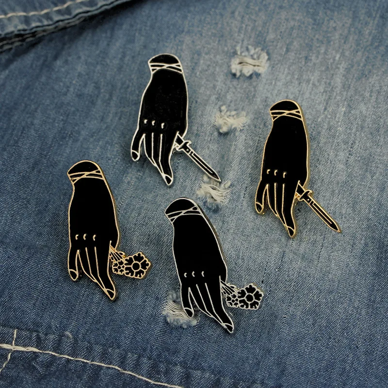 

1PCS Metal Black Romantic Brooch Metal Badge Accessories Icon Clothing Clothes Bag Backpack DIY Gift