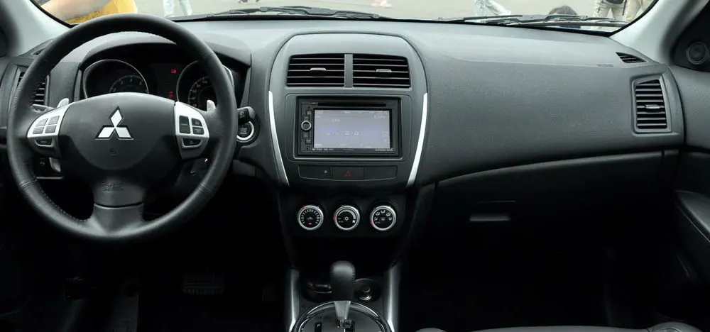 Mitsubishi-ASX-2011-interior-2-S (2)
