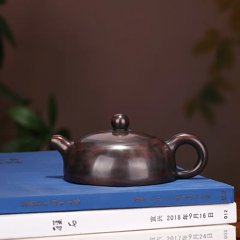 

Yixing Dark-red Enameled Pottery Teapot Manual Make Raw Ore Qinzhou Mud Half A Month Teapot Household Tea Set Mixed Batch