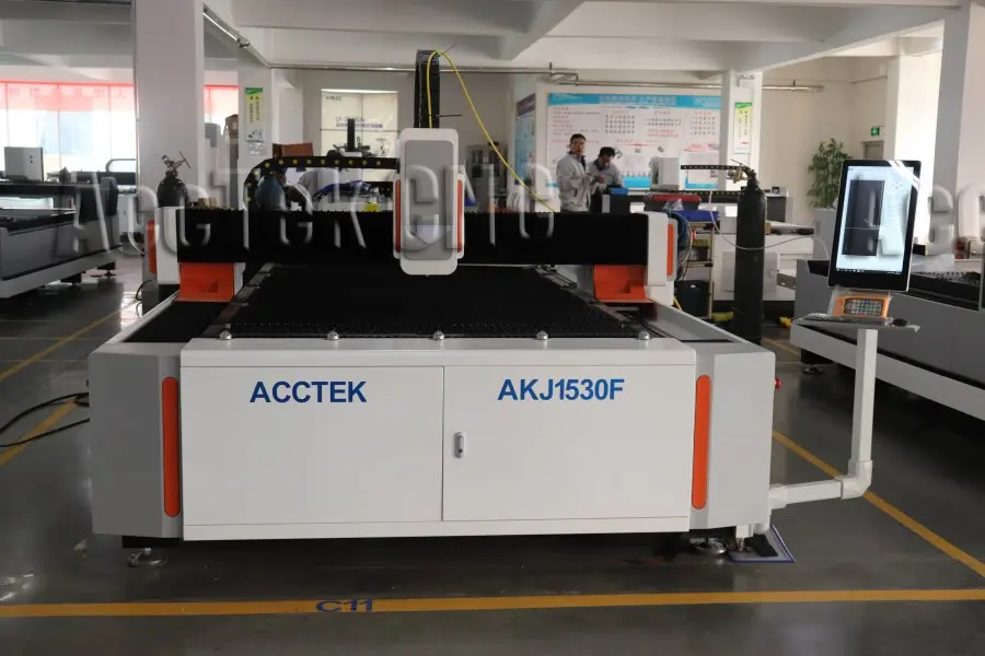 Скидка cnc волоконный станок для лазерной резки AKJ1530F2 металлический сверхпрочный корпус