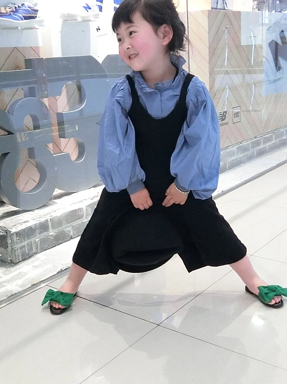 Летние модели детской обуви тапочки для принцессы в Корейском стиле с большим бантом для девочек красивые сандалии обувь на плоской подошве повседневная обувь