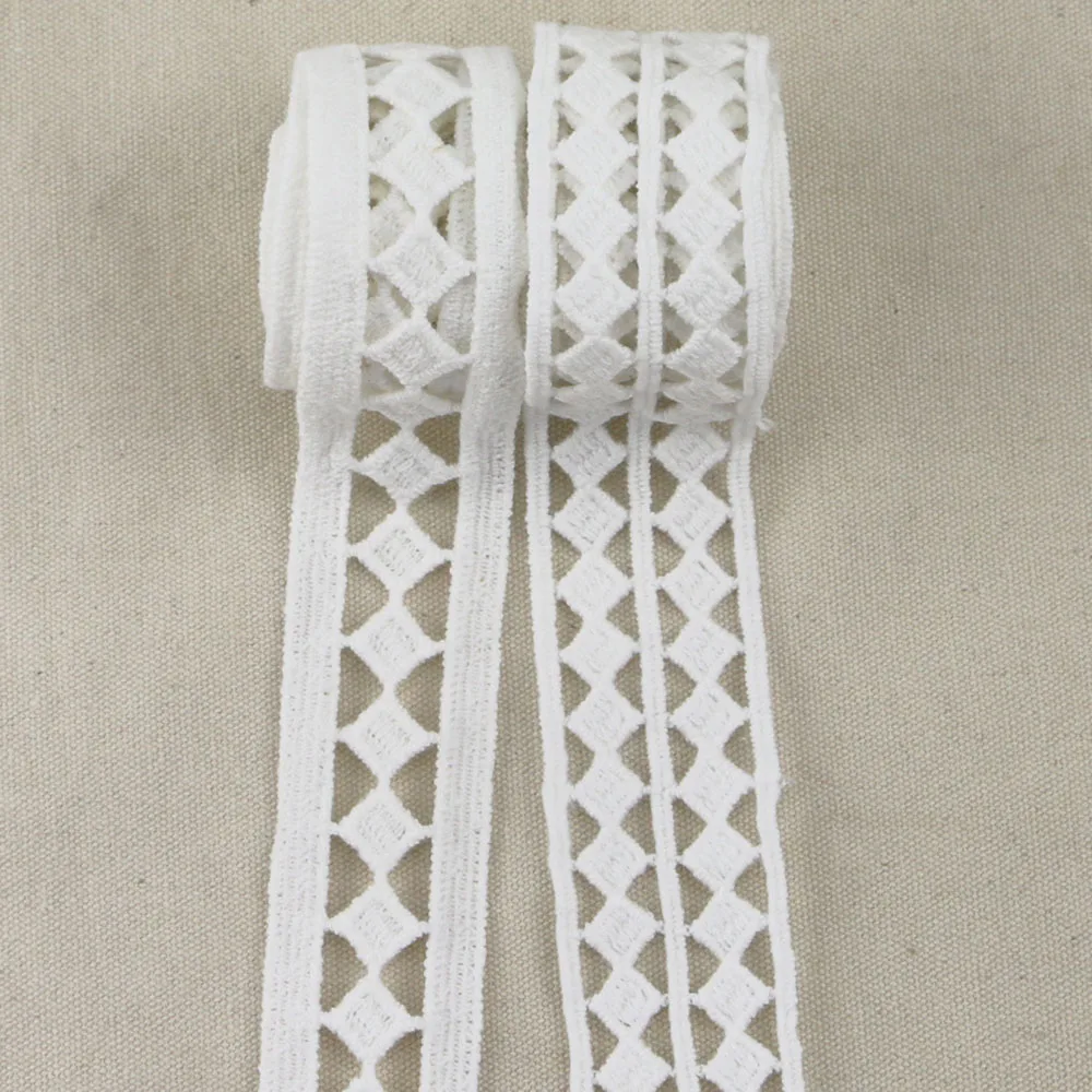 

2 Yards/Lot White Bridal Dress Lace Wedding Appliqued Sashes Flower Embroidered Lace Scalloped Stiff Mesh Base 2cm