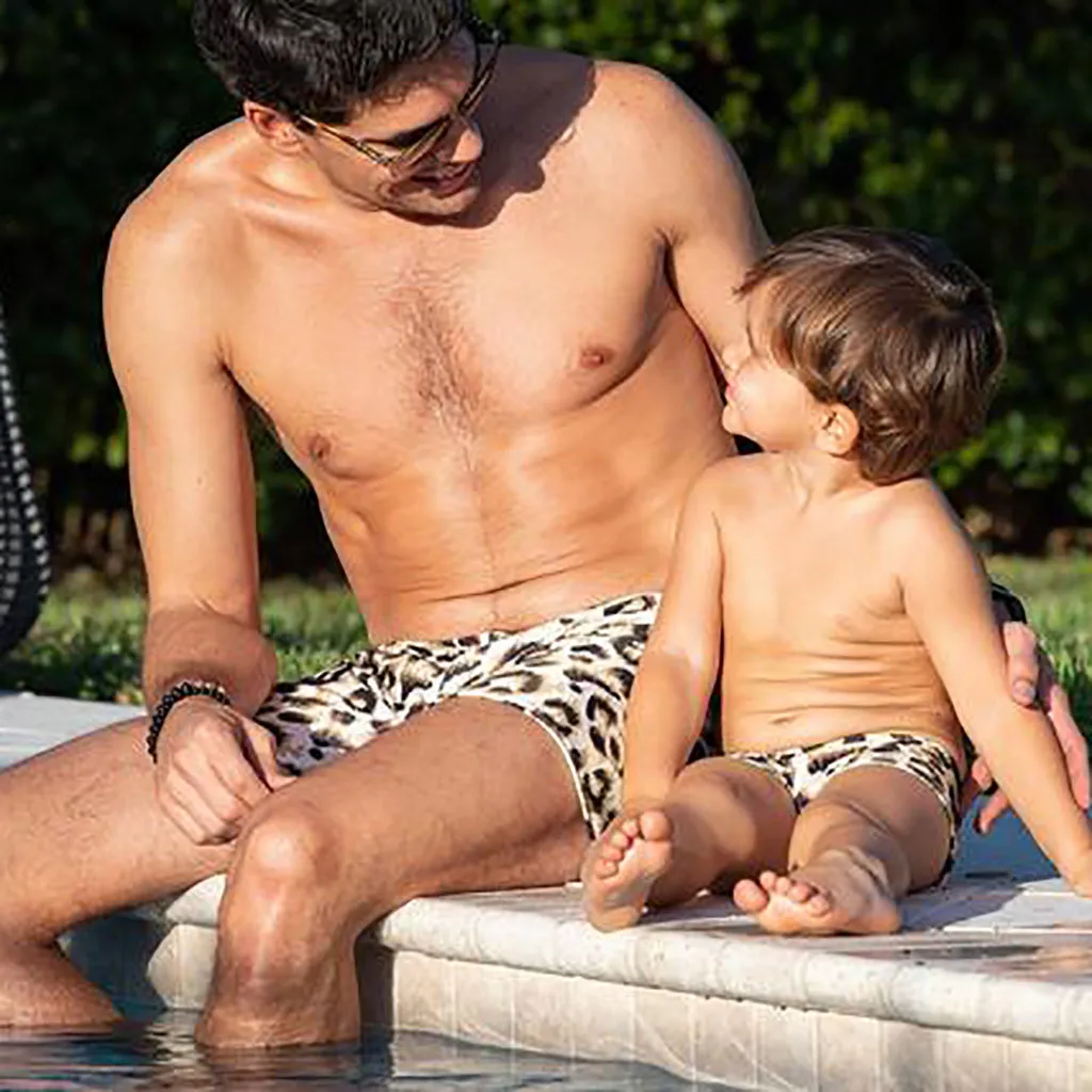 

Men Daddy Leopard Print Surfing Sports Beach Shorts Trunks Board Pants Men's swim trunks five-cent trousers father's suit A3051