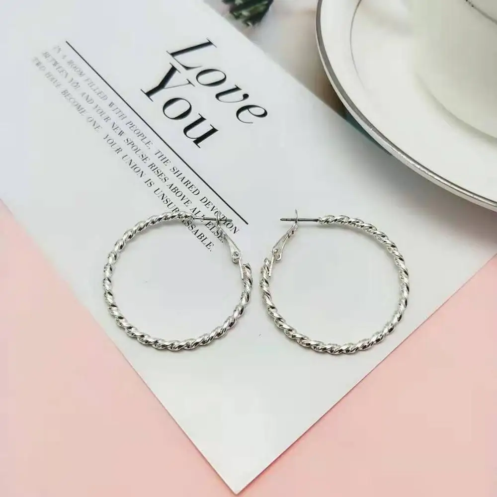 

TRENDY WOMEN EARRINGS SILVER COLOR PLATING GOOD QUALITY ROUND TWISTY HOOP EARRING