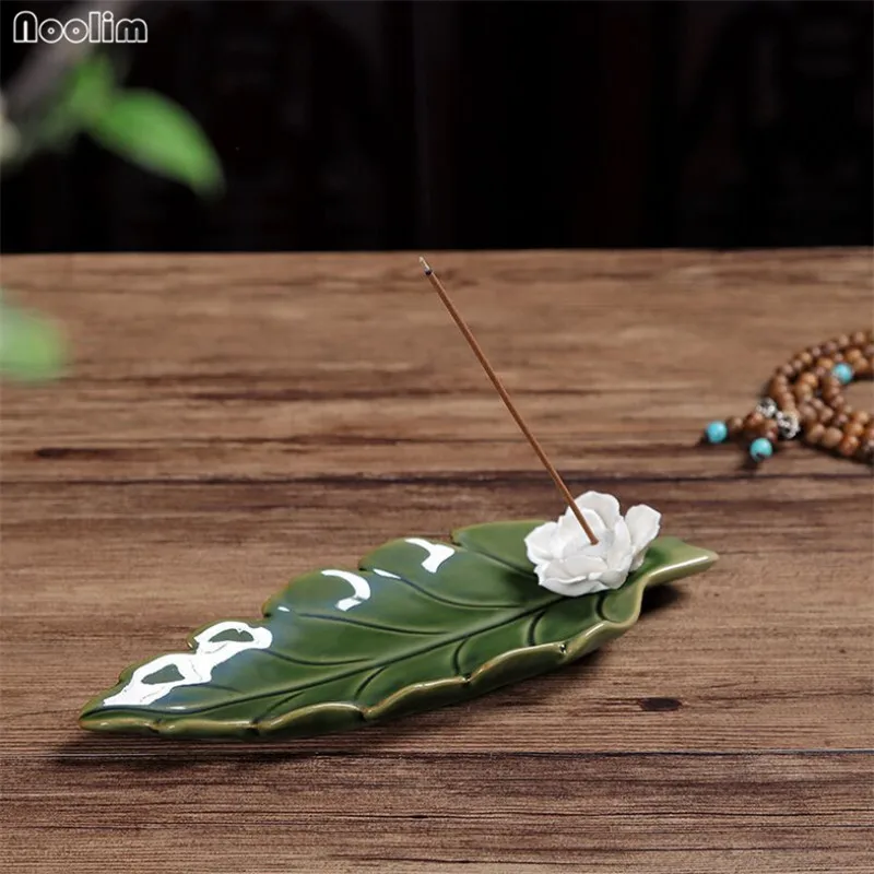 

Hand-made Lotus Ceramic Stick Incense Burner Creative Joss Sticks Incense Holder Handmade Censer Aromatherapy Incense Holder