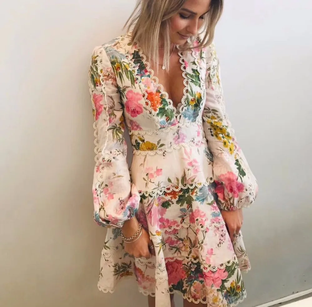 

High quality 2019 summer new holiday lace stitching dress short sweet sexy deep V-neck floral print lantern sleeves slim dress
