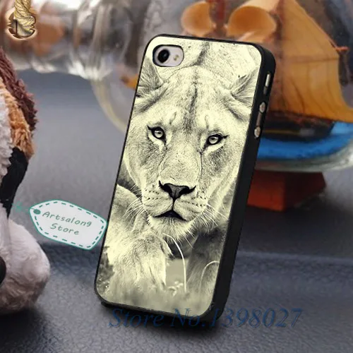 Female Lion Hunting (3)