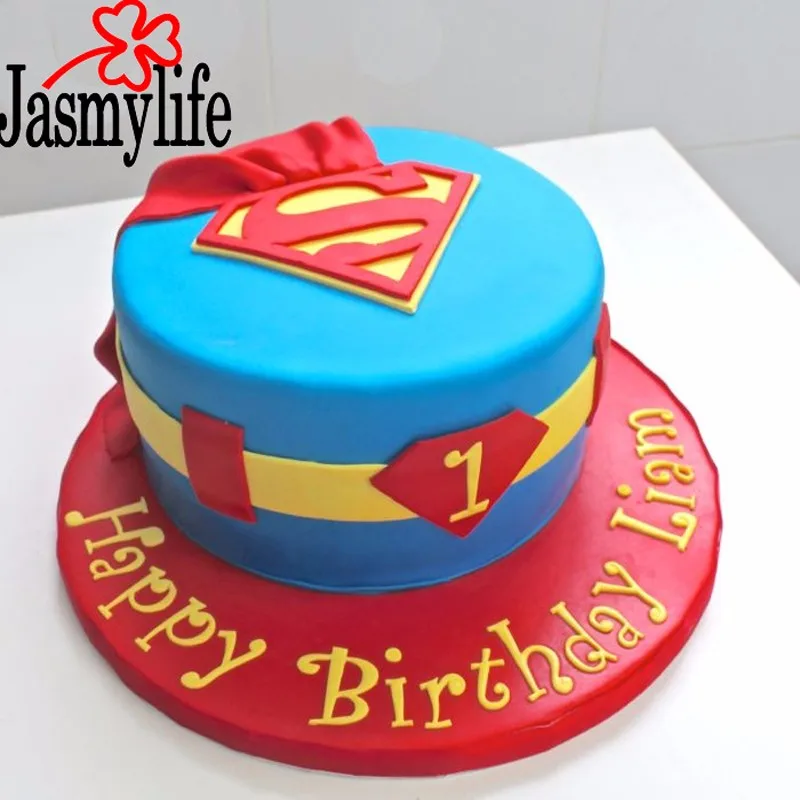 childrens-cakes-superman-theme-correct-burn