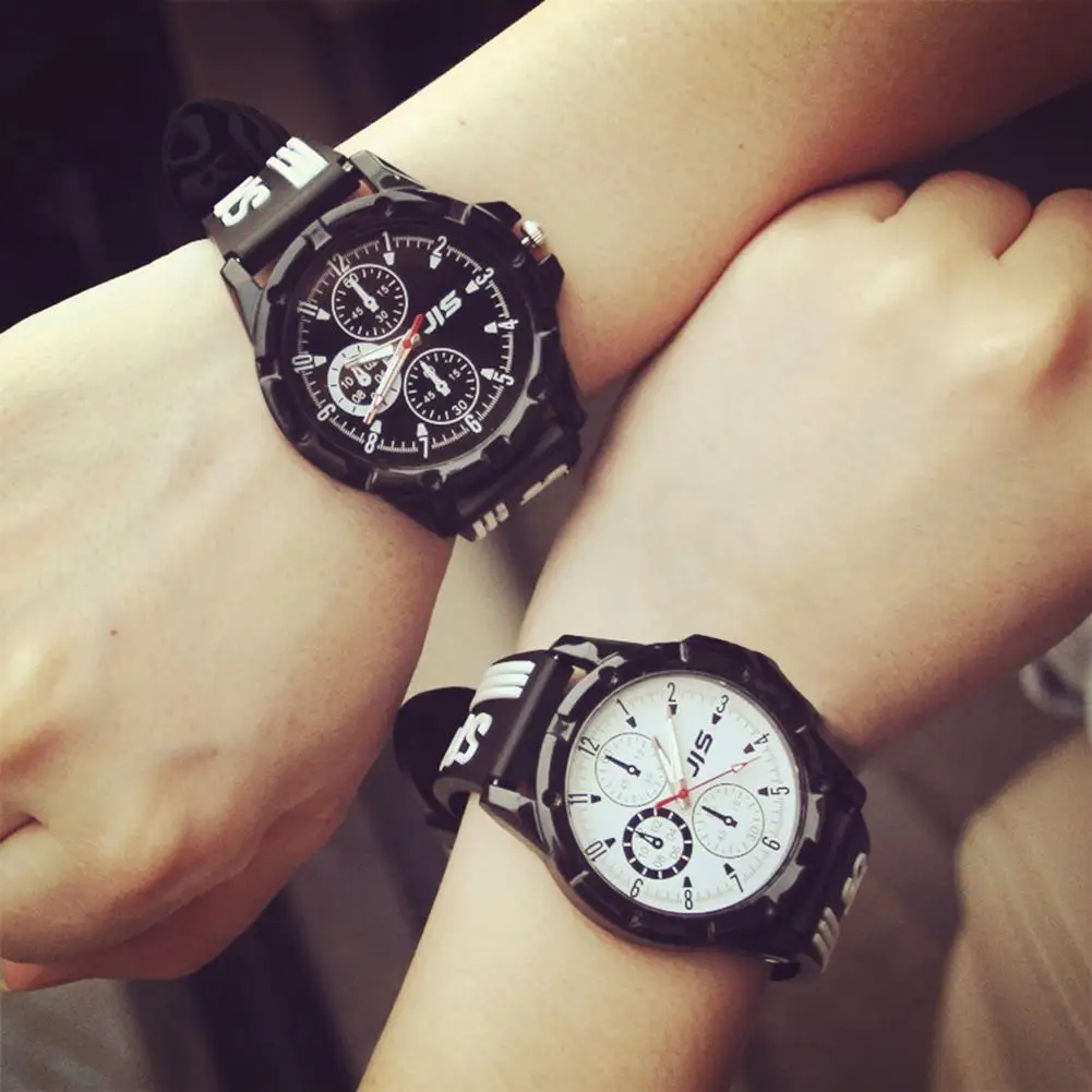 

2019 Sport Couple Round Dial Arabic Numbers Silicone Strap Analog Quartz Wrist Watch