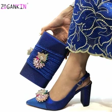 Модный пикантный комплект из босоножек и сумочки ярко-синего цвета, летние женские туфли на высоком каблуке с острым носком и сумочка в комплекте для вечеринки