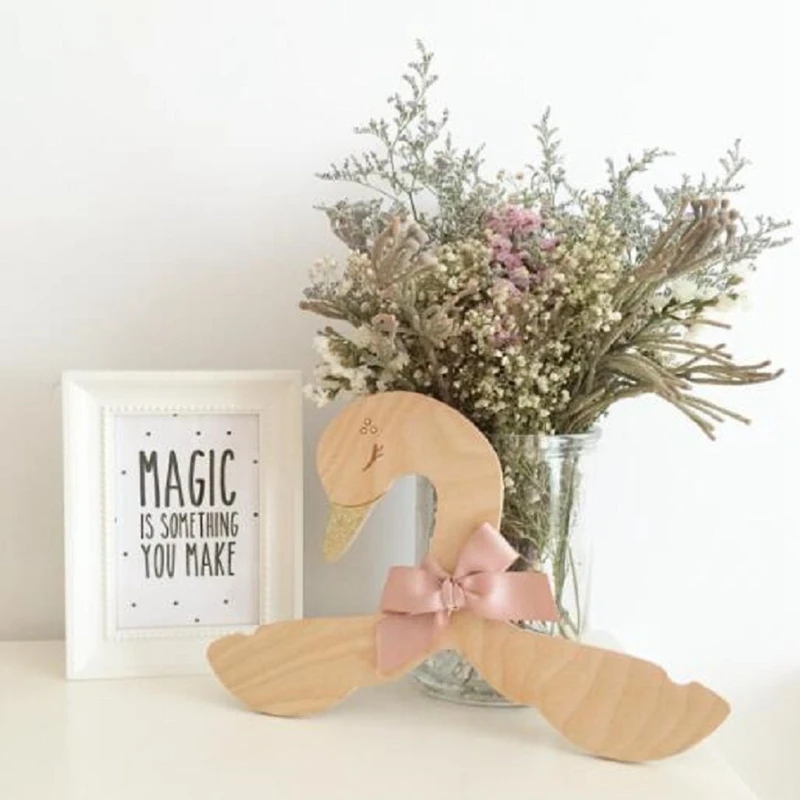 

Nordic Scandinavia Silk Bow Wood Swan Cloth Hanger Clothes Dryer Wooden Racks For Baby Kids Room Decor Crafts Clothing Display