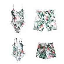 Семейные летние бикини в богемном стиле с тропическими листьями и цветочным принтом; купальный костюм для мамы, папы, девочек и мальчиков; пляжные шорты с оборками в стиле пэчворк