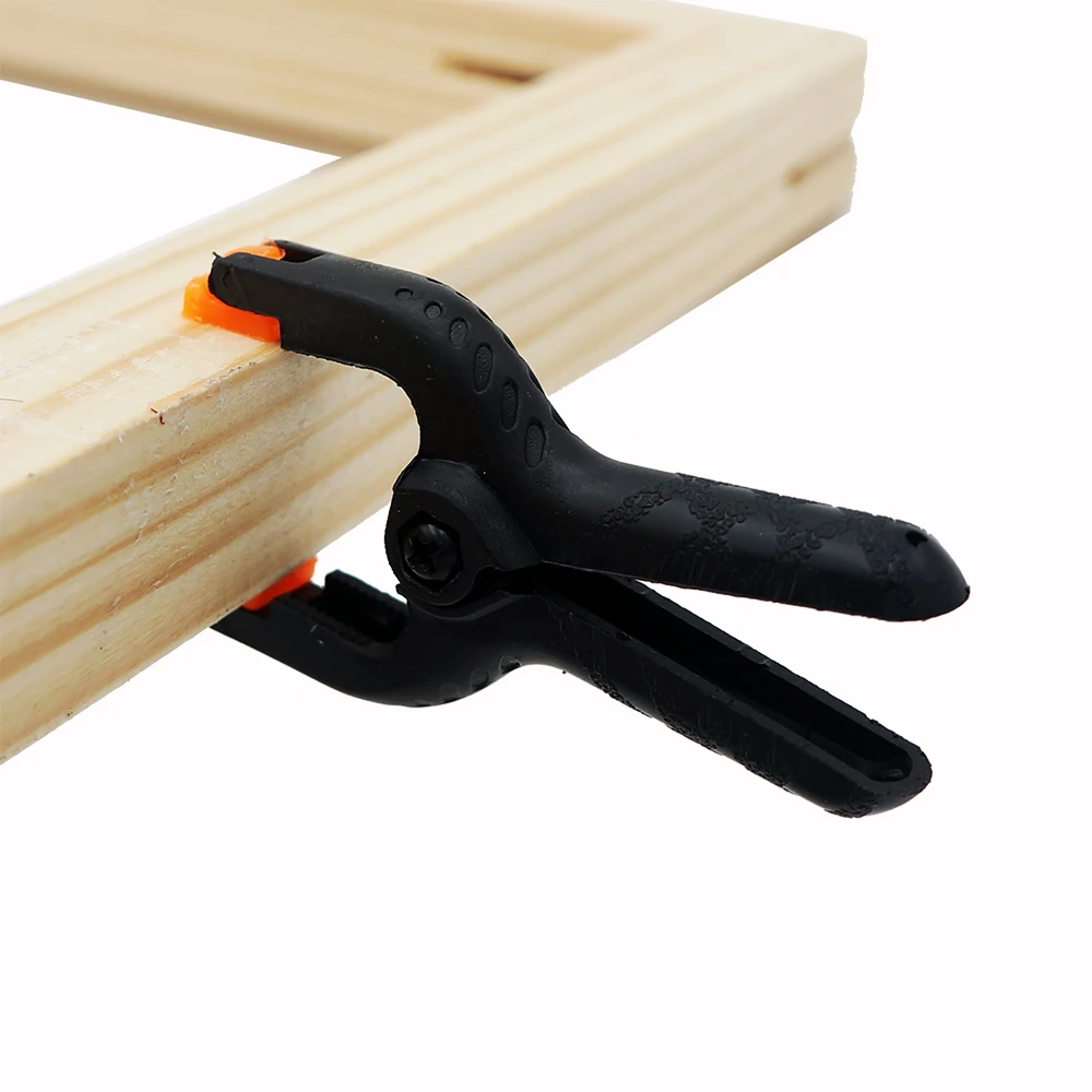 A shaped plastic clip fixture (4)