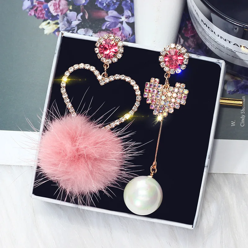 Fashion Pink Crystal Love Heart Asymmetry Dangle Earrings White Fur Ball Rhinestone Drop for Women Jewelry Gift | Украшения и