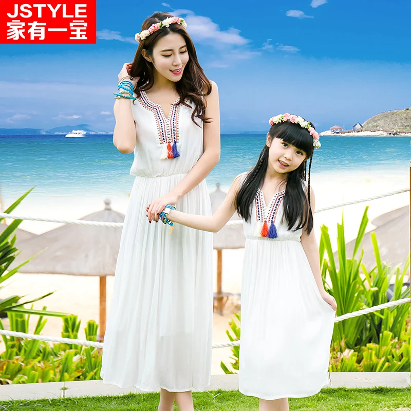 matching wedding outfits for mother and daughter