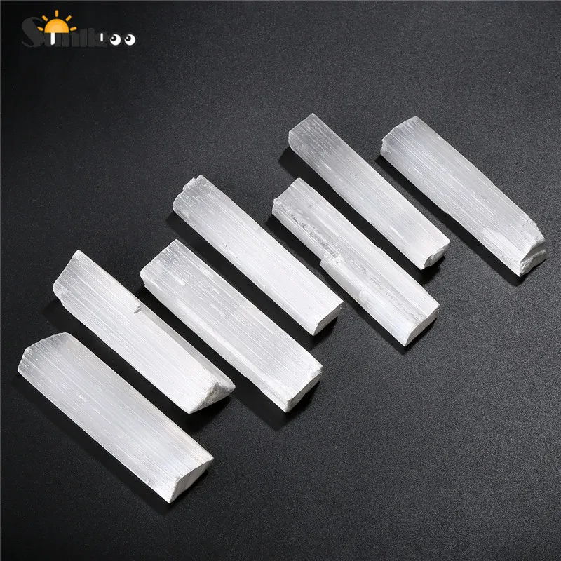 Billig Sunligoo Unregelmäßigen Selenite Kristall Stick Zauberstab Polieren Kristall Stein Reiki Healing Energie Infundiert Stein Tray Sockel 6 10 pcs