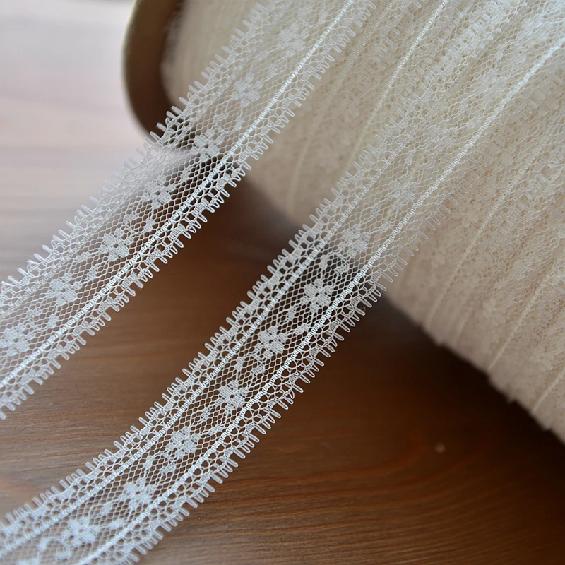 

30Meters/lot 2.8cm wide fine soft beige eyelash lace baby clothes lace accessories fabric lace material Z1540