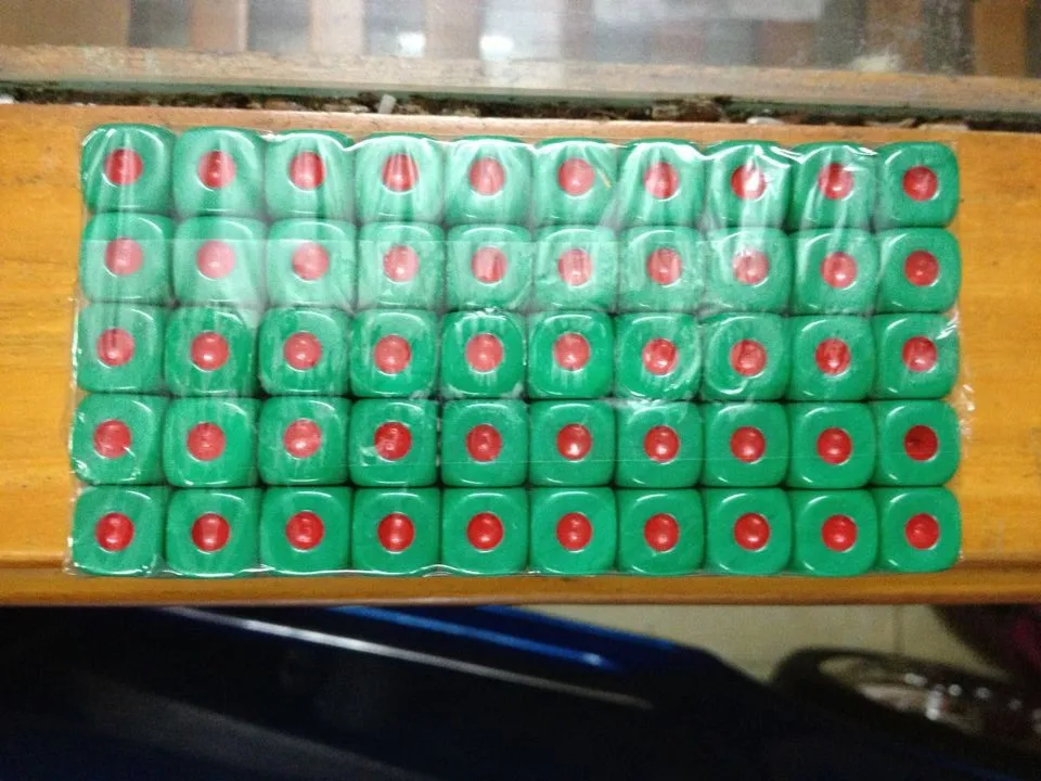 

12mm rounded a red white green dice 12 small green suit 12# dice game of dice