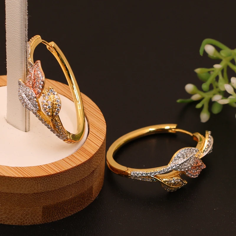 

Lanyika Fashion Jewelry Elegant Lovely Leaf Hoop Earrings Micro Paved for Woman Wedding Engagement Luxury Bridal Earring Gift