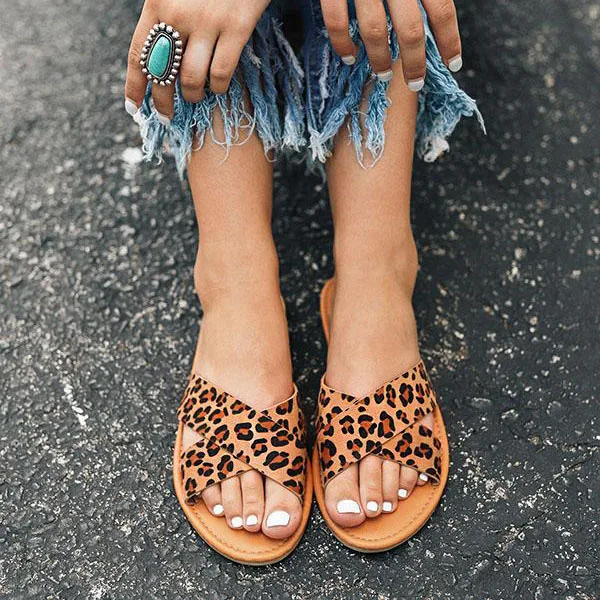 

2019 Woman Slippers Summer Sandals Fashion Ladies Cross Leopard Summer Beach Flat Round Toe Roman Leisure Slippers Flip Flops