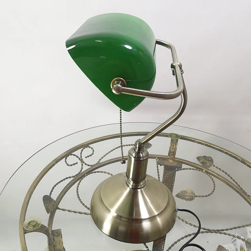 Классические зеленые настольные лампы в стиле ретро с выключателем с вытяжной цепью, стеклянный абажур, кронштейн из сплава для спальни, прикроватные офисные винтажные настольные лампы