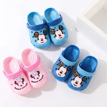 Тапочки для маленьких девочек и мальчиков; милые летние детские тапочки с рисунком Микки и Минни; Повседневная Нескользящая детская обувь для сада