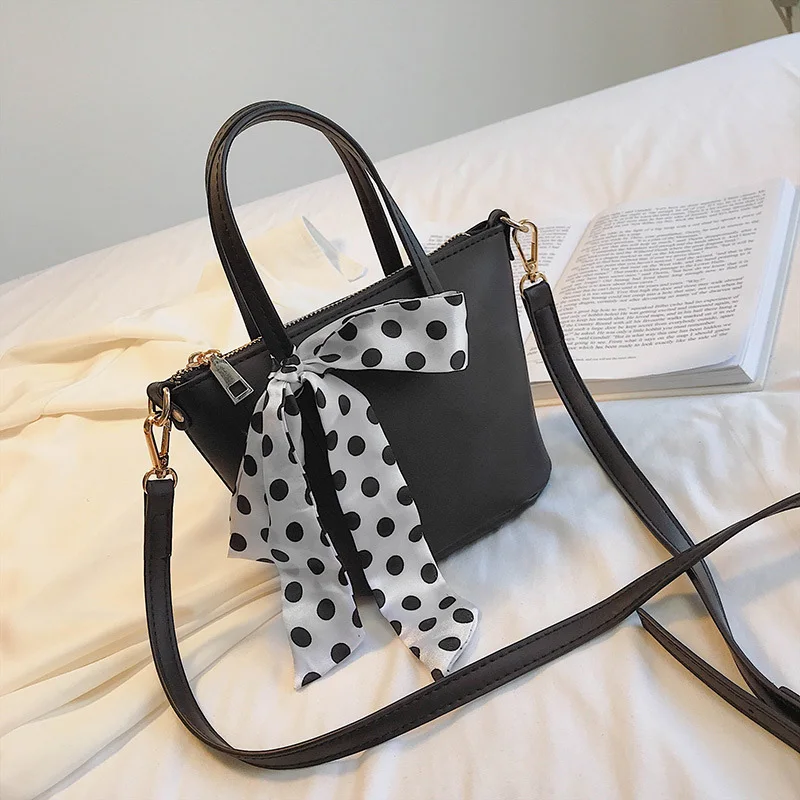 

2019 new Korean version of the wild texture silk scarf portable small square bag retro Hong Kong style single shoulde bag