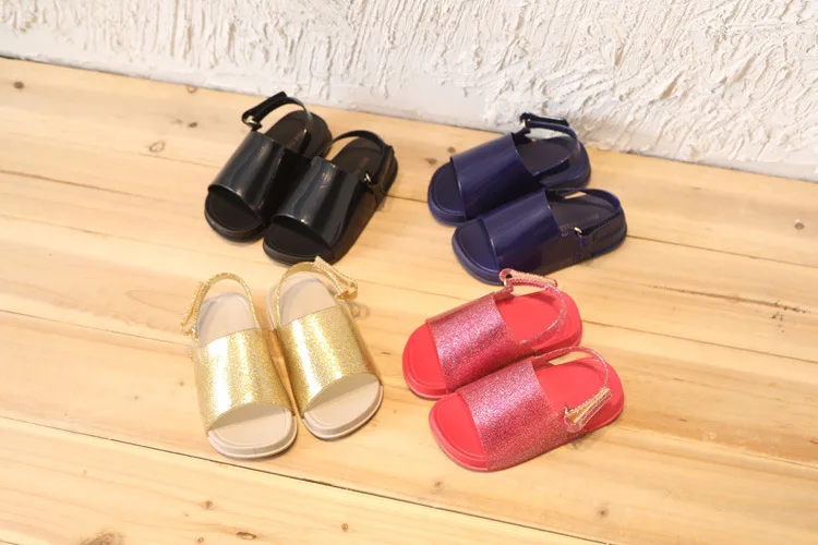 Mini Melissa/; сандалии для девочек; шикарные пляжные сандалии для маленьких девочек; детские сандалии с ремешком на щиколотке и мягкой подошвой; прозрачная обувь; 14-16,5 см