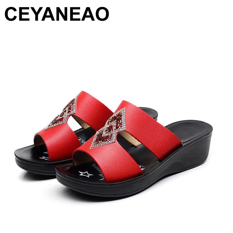 

CEYANEAO 2018 summer new ladies slippers fashion beach mother flat slippers non-slip comfortable middle-aged diamond slippers