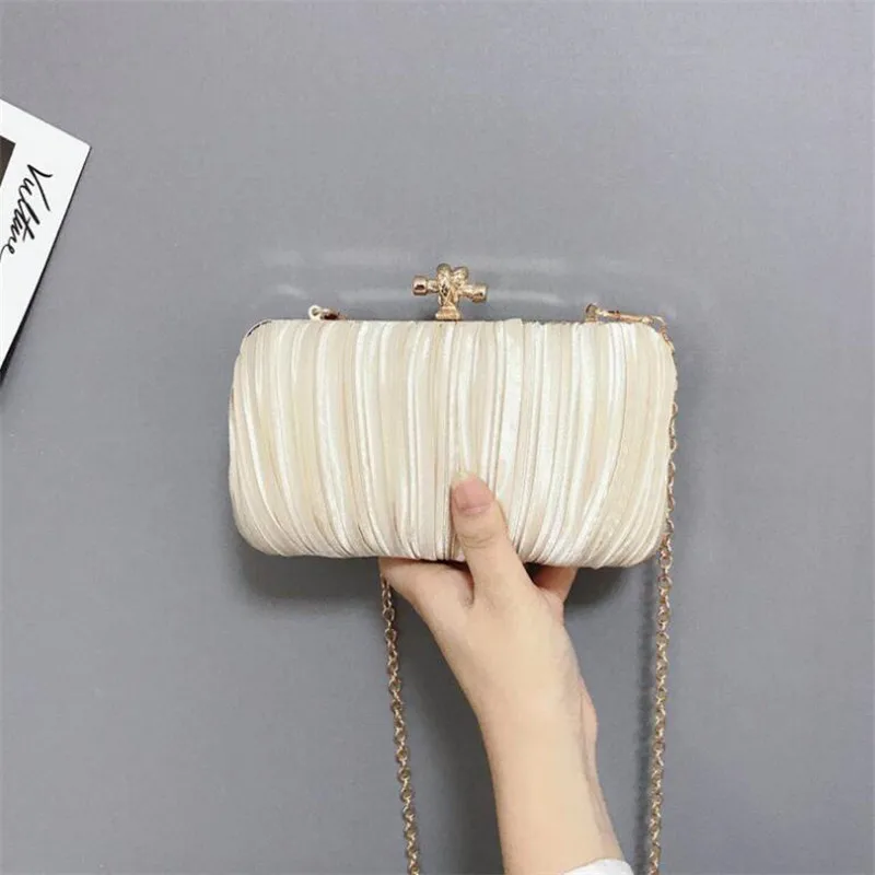 

Meloke 2019 hot handmade silk evening bags luxury fold wedding dinner bags with chain gold kont hasp party bags MN1154
