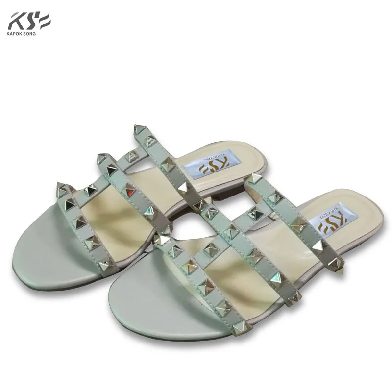 2017 заклепки Женские сандалии на низкой подошве Роскошные Дизайнерские натуральная действительно кожаные туфли женские летние удобные Евр...