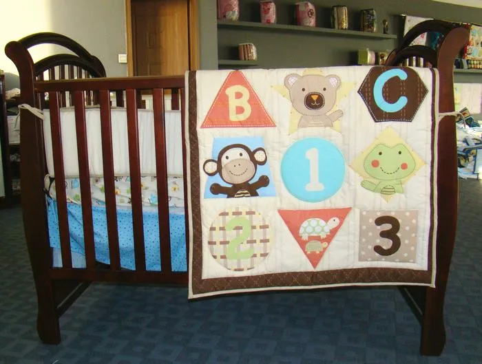 

Promotion! 3pcs embroidered Cot Bedding Set 5 pcs/set Baby Bedding Set ,include(bumper+duvet+bed cover)