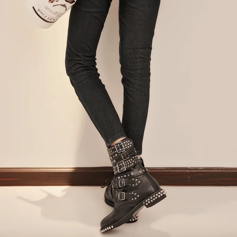 Новые модные женские ботильоны; пикантные ботинки с заклепками на квадратном каблуке с круглым носком; обувь высокого качества черного цвета; женская обувь; американские размеры 5-10,5