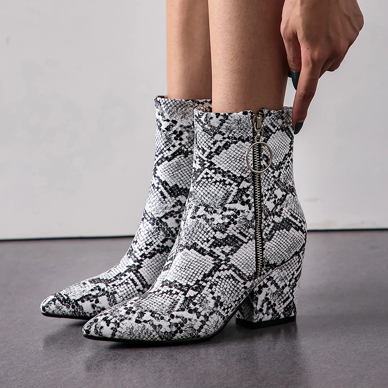 Женские ботинки Челси Haoshen белые на молнии с острым носком и принтом в виде змеи