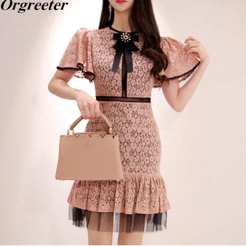 

Elegant Mesh Lace Patchwork Fishtail Dress Women 2019 Summer Slim Butterfly sleeve OL Fitted Lace Dress Free Bow Drill corsage