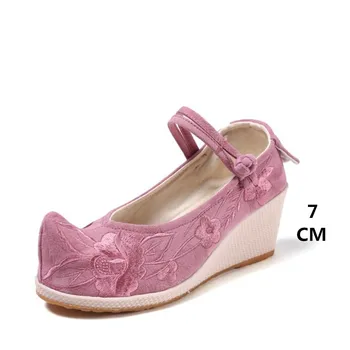 

2019 New Chinese folk style classic retro women's singles shoes spring exquisite embroidery wild casual Old Beijing cloth shoes
