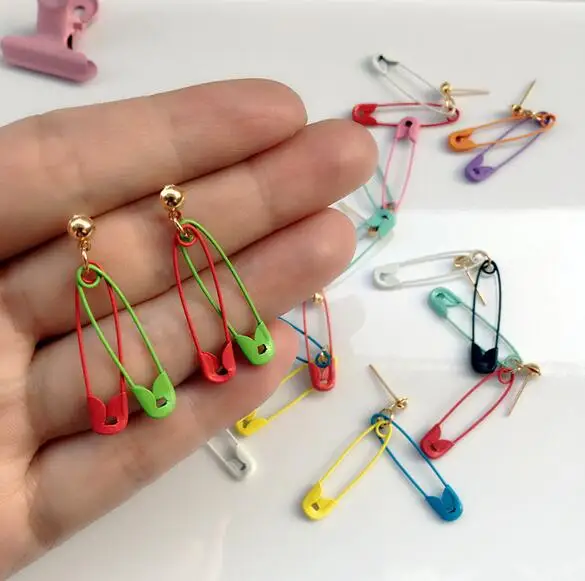 

2018 New Fashion Handmade Paper Clip Design Acrylic Stud Earrings Creative Colorful Punk Paper Clip Stid Earrings for Women