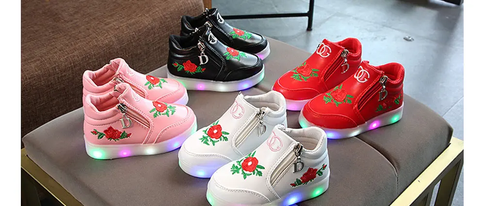Girls-glowing-sneakers-1_06