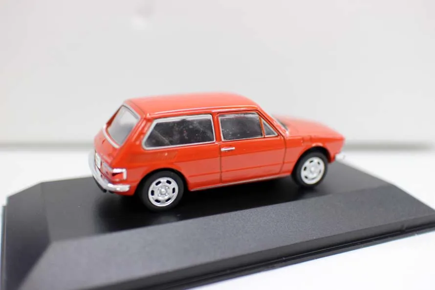 Высокая имитация BRASILIA 1975 модель автомобиля, 1:43 сплав автомобиля игрушки, металлические отливки, Коллекционная модель