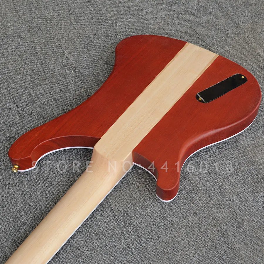 Rickenback-bass-5-string4